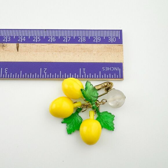 Vintage Lucite Lemon Clip-On Earrings Bunch Dangle Drop Yellow Fruit Retro - Picture 8 of 8